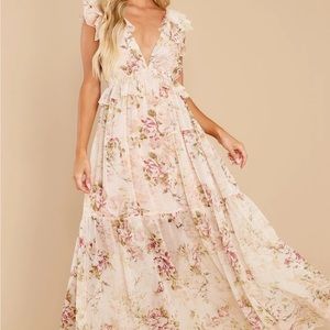 Red Dress Boutique Wonderful Wishes Sand Floral Maxi Dress Size Small